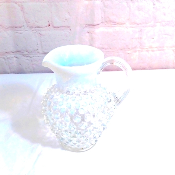 Clear UV GlowsOpalescent GreenHobnailGlass SyrupPitcher5 T X3 Top